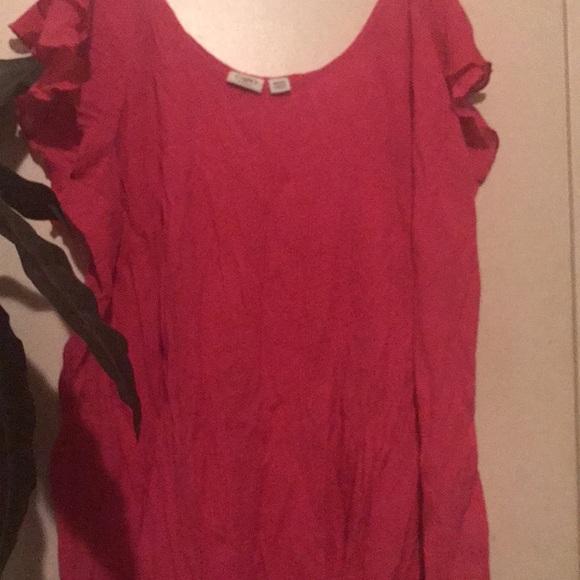 Hot pink blouse with slight piling in the front area flutter sleeves .. - Picture 2 of 3